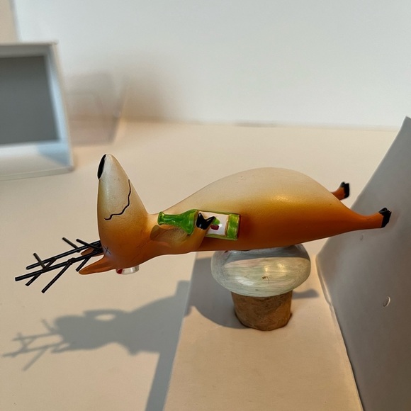 New in Box Two Wine Enthusiast Bottle Stoppers Vixen and Blitzen  Set of 2 - Picture 13 of 14